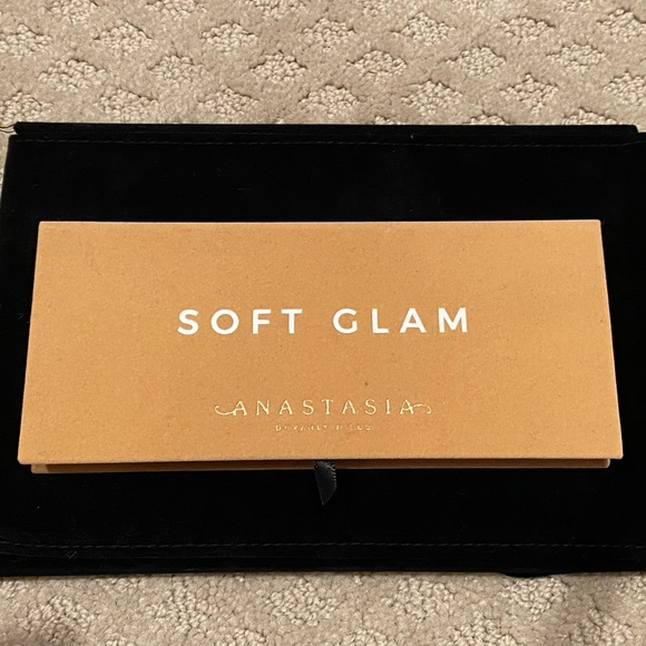 BN Anastasia BH Soft Glam Eyeshadow Palette - Picture 2 of 3